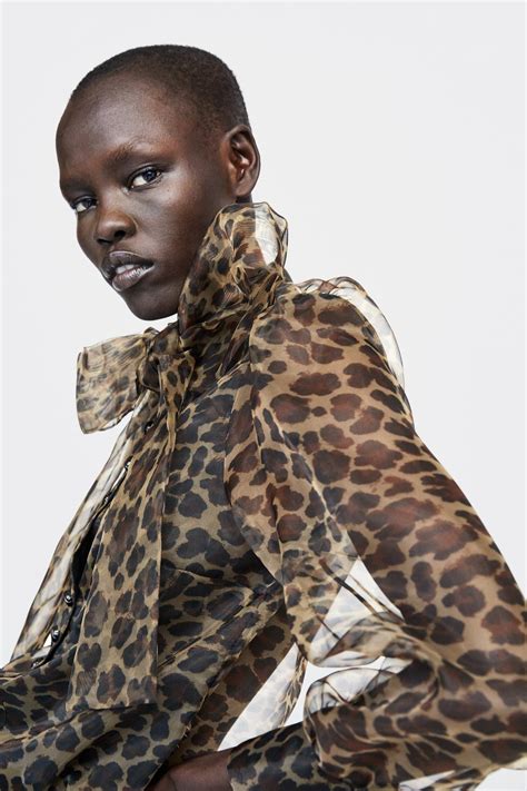 blusas leopardo zara